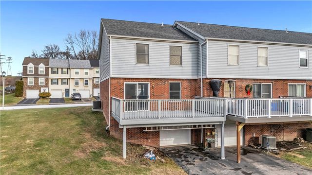 147 Meadow Gap Dr, Monroeville, PA 15146