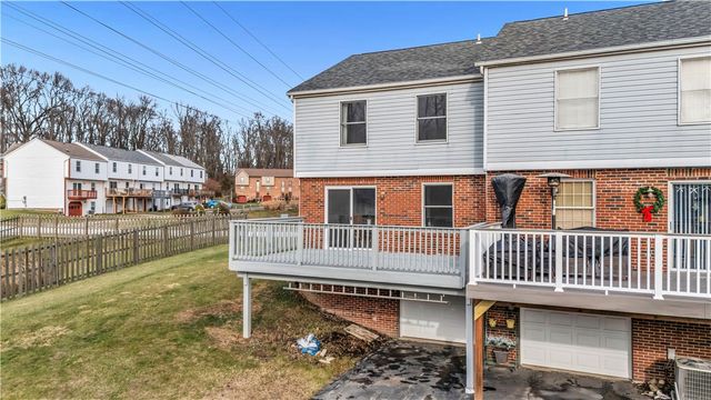 147 Meadow Gap Dr, Monroeville, PA 15146