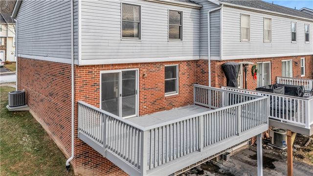 147 Meadow Gap Dr, Monroeville, PA 15146