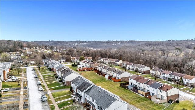 147 Meadow Gap Dr, Monroeville, PA 15146