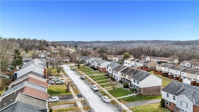 147 Meadow Gap Dr, Monroeville, PA 15146