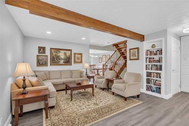 147 Meadow Gap Dr, Monroeville, PA 15146