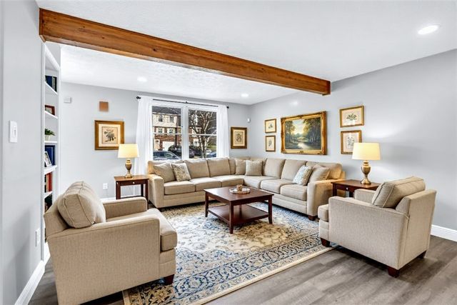 147 Meadow Gap Dr, Monroeville, PA 15146