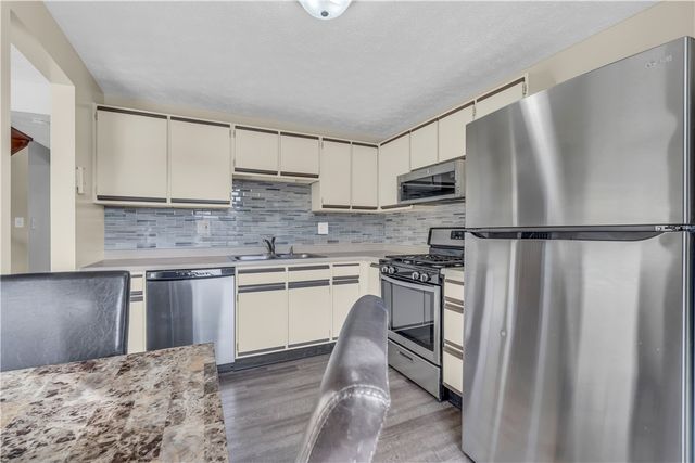 147 Meadow Gap Dr, Monroeville, PA 15146