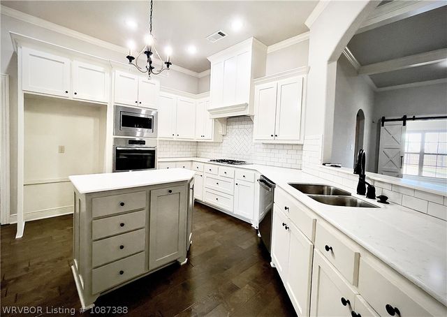 8505 Stoneshire Drive, Fort Smith, AR 72916