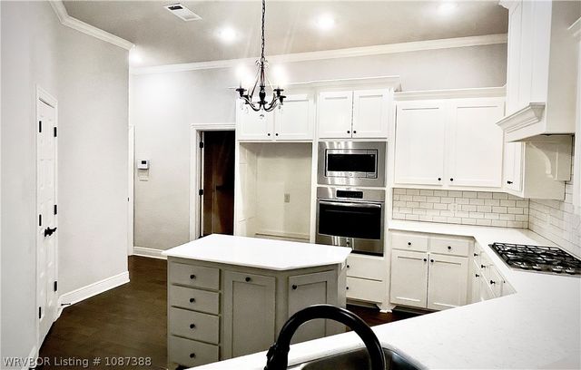 8505 Stoneshire Drive, Fort Smith, AR 72916