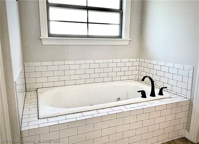 8505 Stoneshire Drive, Fort Smith, AR 72916