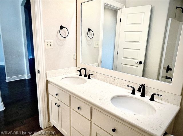 8505 Stoneshire Drive, Fort Smith, AR 72916