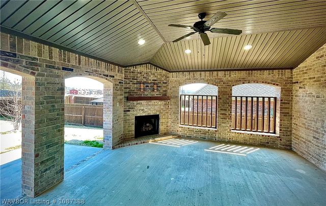 8505 Stoneshire Drive, Fort Smith, AR 72916