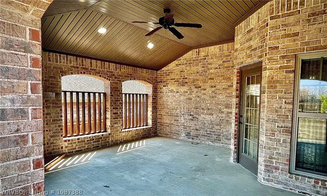 8505 Stoneshire Drive, Fort Smith, AR 72916