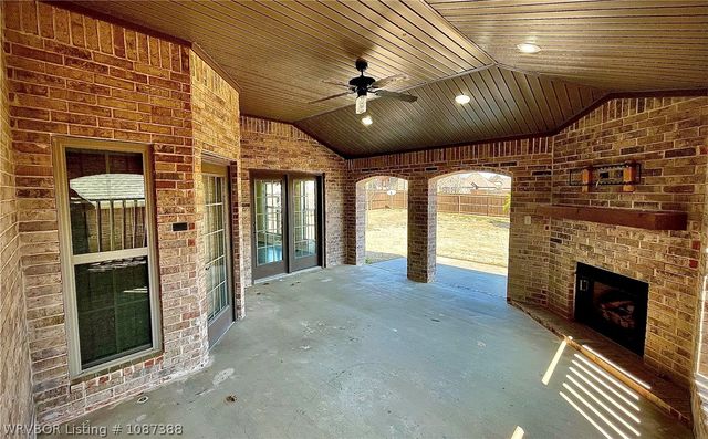 8505 Stoneshire Drive, Fort Smith, AR 72916