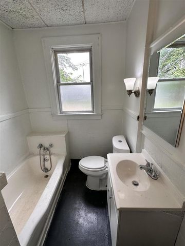 14028 Faircrest Street, Detroit, MI 48205