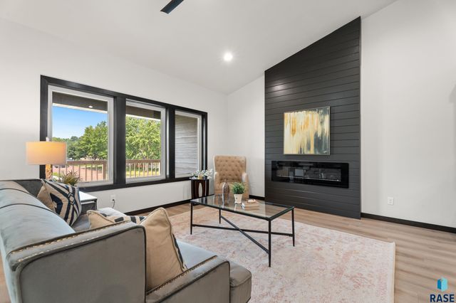 1115 S Foss Ave Avenue, Sioux Falls, SD 57110