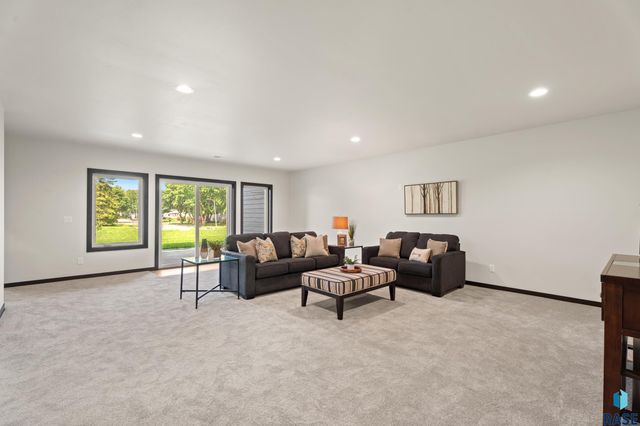 1115 S Foss Ave Avenue, Sioux Falls, SD 57110