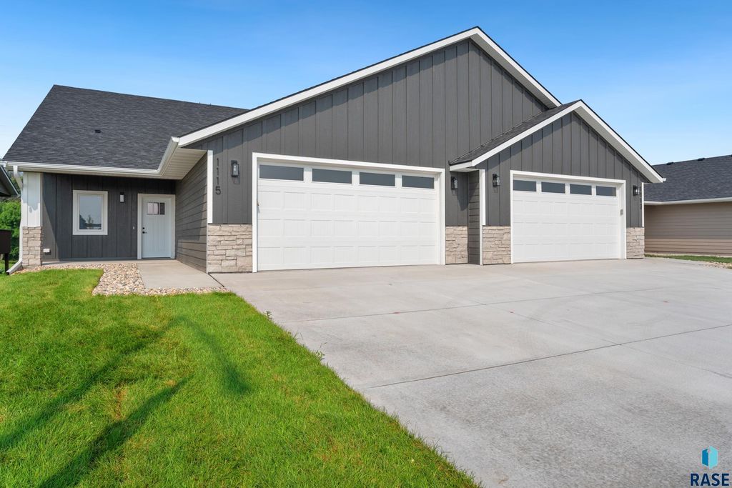 1115 S Foss Ave Avenue, Sioux Falls, SD 57110