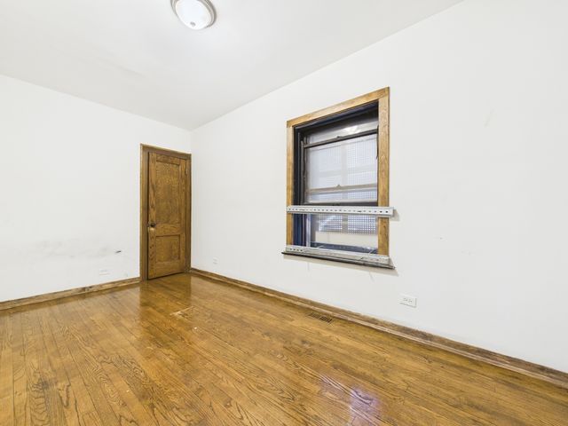 8607 S King Drive, Chicago, IL 60619