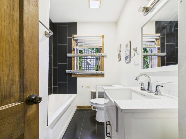 8607 S King Drive, Chicago, IL 60619