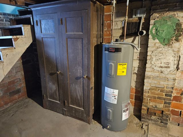 1319 E 37th Street, Des Moines, IA 50317