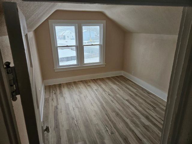 1319 E 37th Street, Des Moines, IA 50317