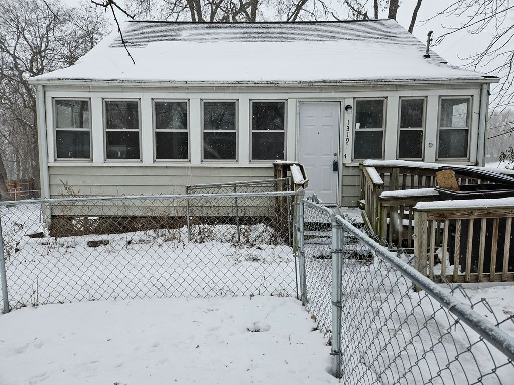 1319 E 37th Street, Des Moines, IA 50317