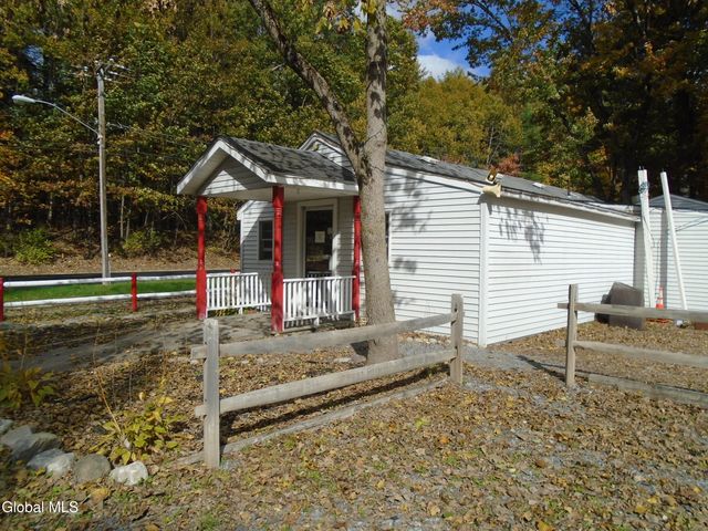 588 Lake Avenue, Saratoga Springs, NY 12866