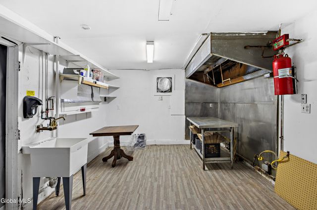 588 Lake Avenue, Saratoga Springs, NY 12866