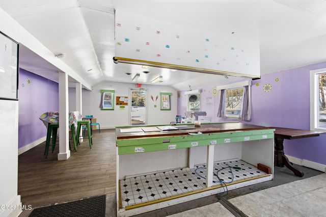 588 Lake Avenue, Saratoga Springs, NY 12866