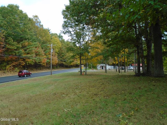 588 Lake Avenue, Saratoga Springs, NY 12866