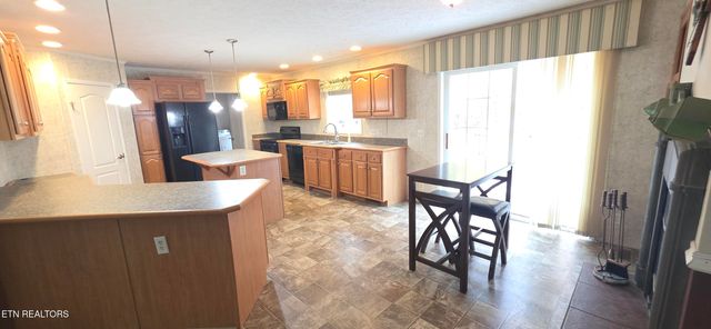 236 Loggers Lane, Clinton, TN 37716