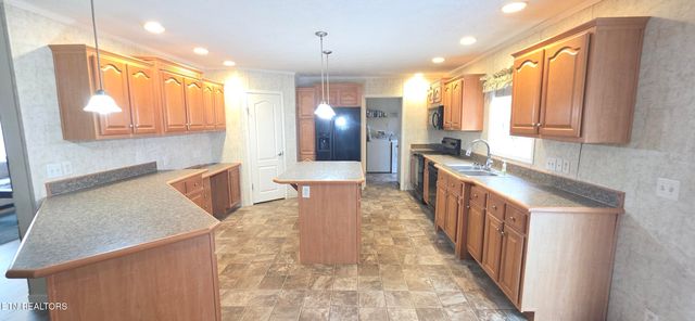 236 Loggers Lane, Clinton, TN 37716