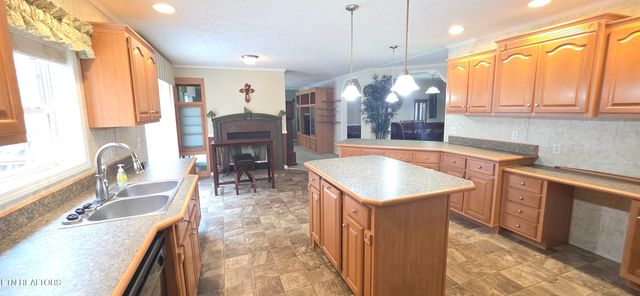 236 Loggers Lane, Clinton, TN 37716