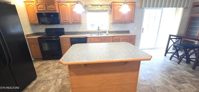 236 Loggers Lane, Clinton, TN 37716