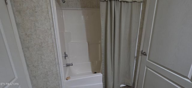 236 Loggers Lane, Clinton, TN 37716