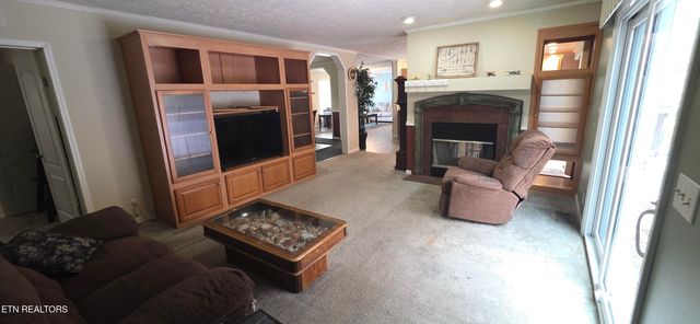 236 Loggers Lane, Clinton, TN 37716