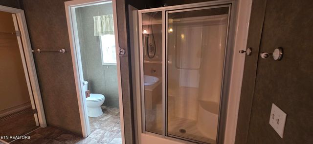 236 Loggers Lane, Clinton, TN 37716