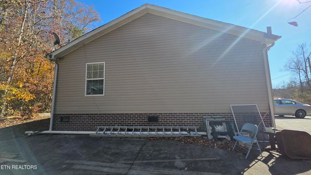 236 Loggers Lane, Clinton, TN 37716