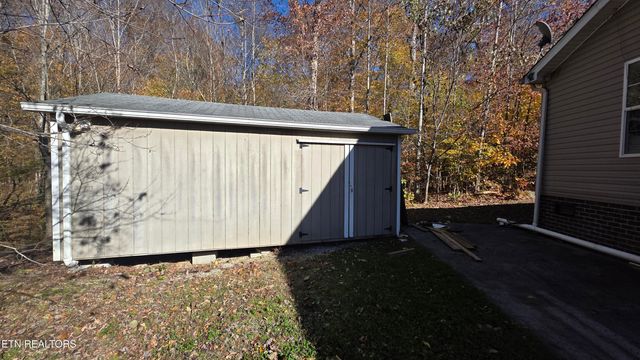 236 Loggers Lane, Clinton, TN 37716