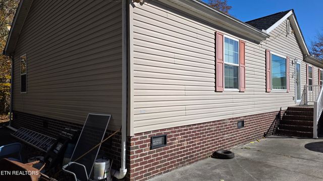 236 Loggers Lane, Clinton, TN 37716