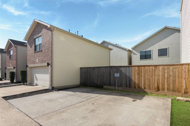 3719 Main Aspen Drive, Houston, TX 77025