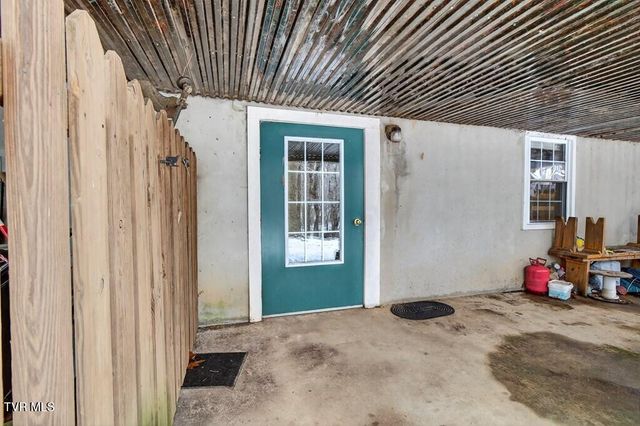 12034 Waterhouse Lane, Meadowview, VA 24361