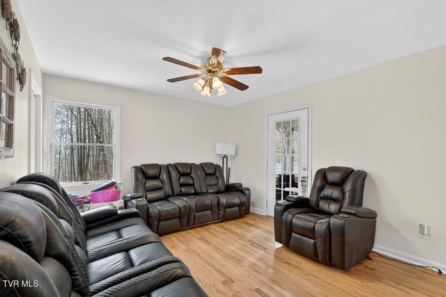 12034 Waterhouse Lane, Meadowview, VA 24361