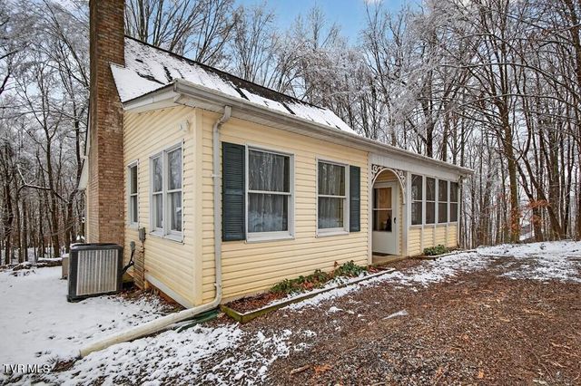 12034 Waterhouse Lane, Meadowview, VA 24361