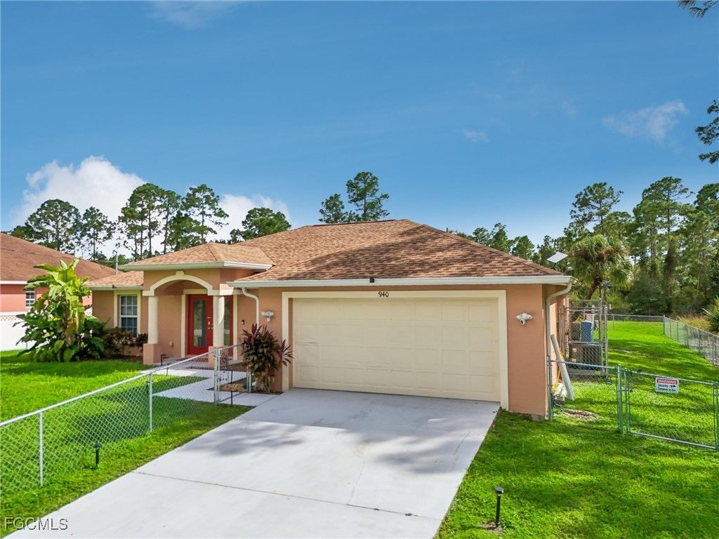 940 Belmont ST E, Lehigh Acres, FL 33974