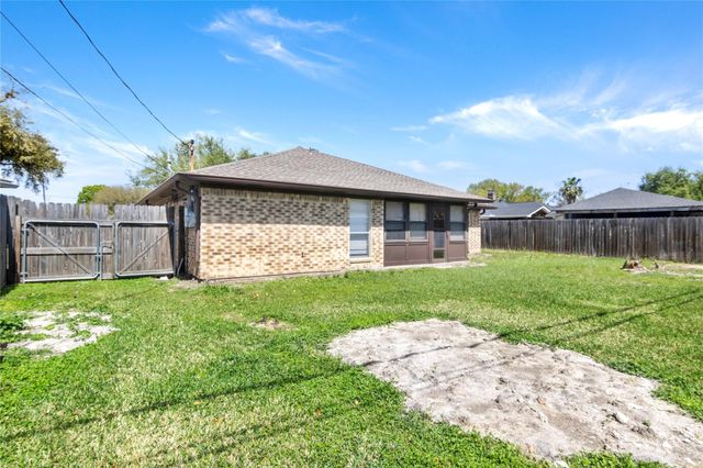 1106 N Kaufman Drive, Deer Park, TX 77536
