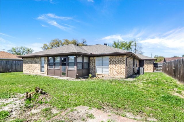 1106 N Kaufman Drive, Deer Park, TX 77536