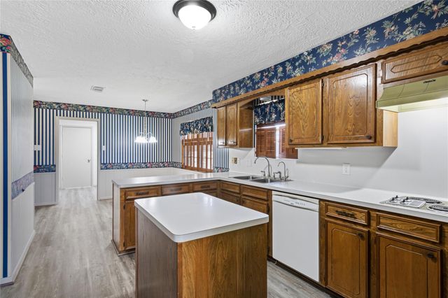 1106 N Kaufman Drive, Deer Park, TX 77536