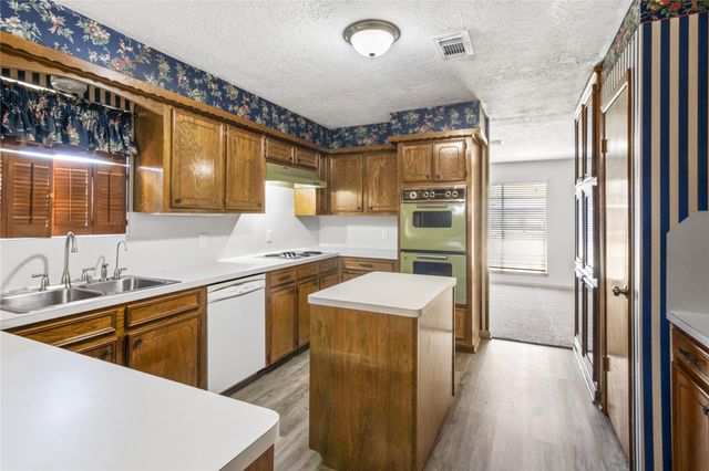 1106 N Kaufman Drive, Deer Park, TX 77536