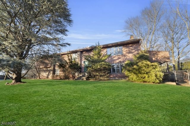 325 High St, Closter Boro, NJ 07624