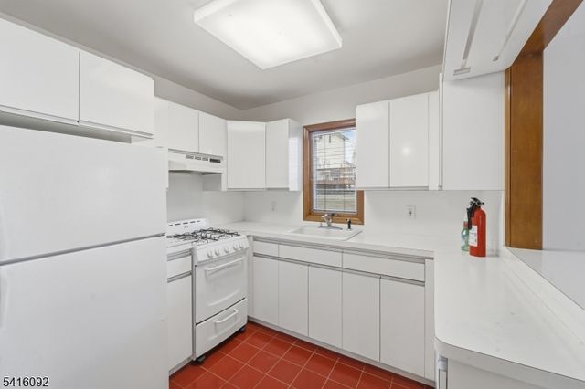 325 High St, Closter Boro, NJ 07624