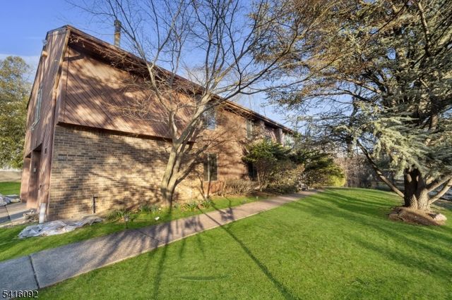 325 High St, Closter Boro, NJ 07624